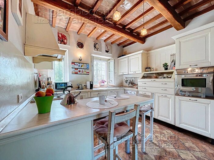 Casa con 6 locali in vendita in Cagli