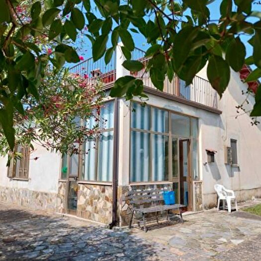 Casa con 6 locali in vendita in Contrada Roccazzo, Nemoli