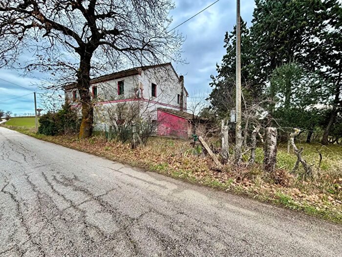 Casa con 5 locali in vendita in Monte San Vito