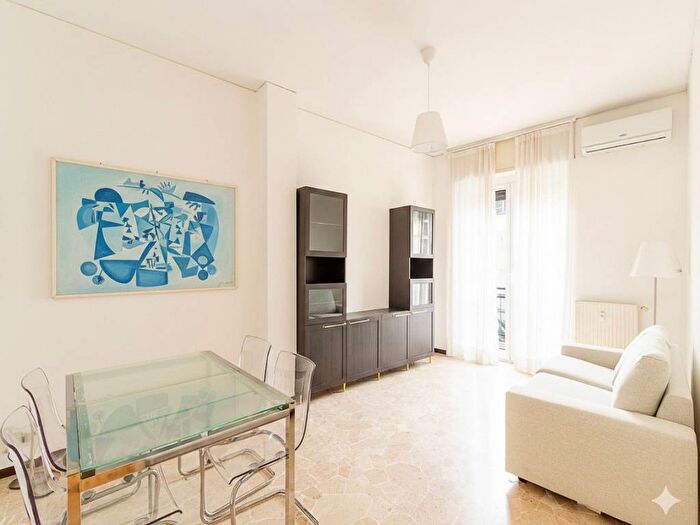 Appartamento bilocale in affitto in Via Antonio Rosmini, Paolo Sarpi, Milano