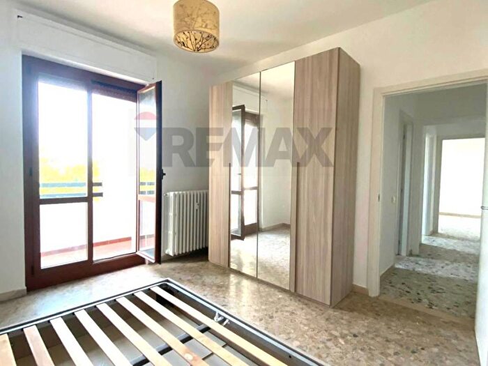 Appartamento bilocale in affitto in Piazza Tirana, Giambellino, Milano