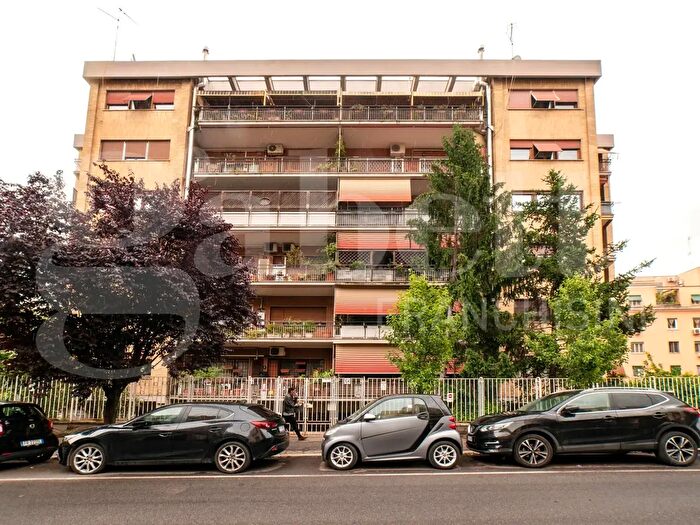 Appartamento quadrilocale in vendita in Via San Tommaso dAquino, Roma