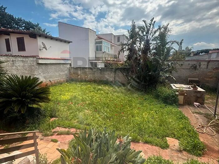 Appartamento con 6 locali in vendita in Via Timeo, Palermo