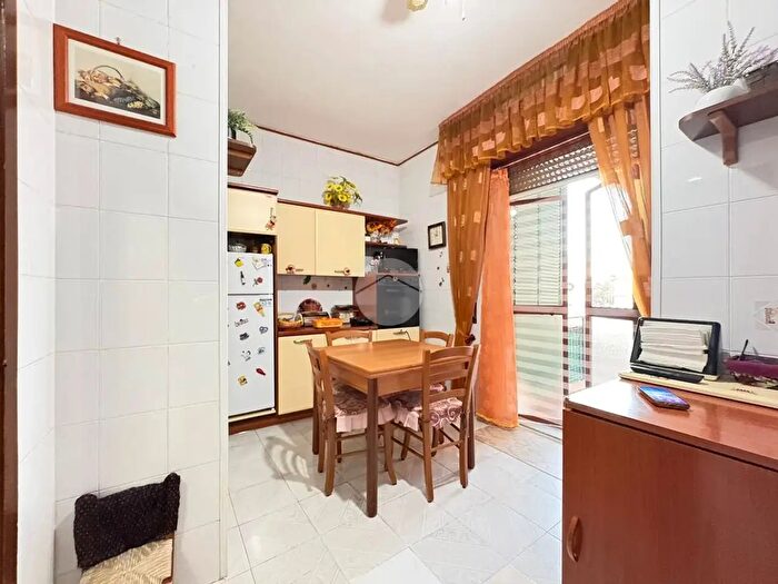 Appartamento trilocale in vendita in Via Vecchia Miano a Piscinola, Napoli