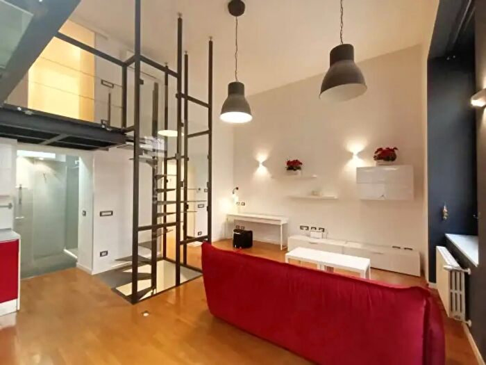 Appartamento trilocale in affitto in Via Nerino, Milano