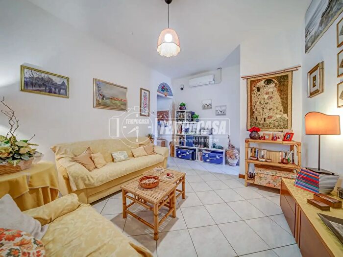 Appartamento trilocale in vendita in Via Asmara, Luino