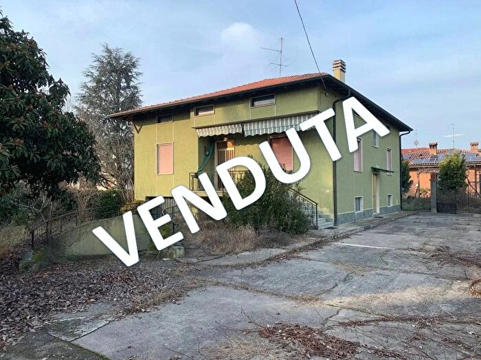 Casa quadrilocale in vendita in Via Monte Bianco Cologno al Serio, Cologno Al Serio