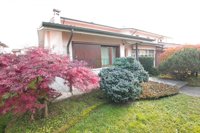Casa con 9 locali in vendita in Strada della Paglia, Vicenza