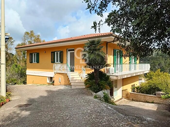 Casa con 7 locali in vendita in Via San Giuliano d, Modica