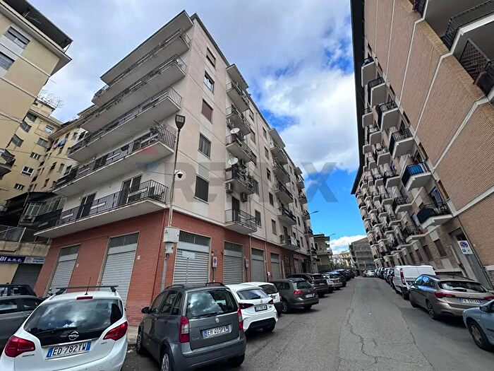 Appartamento con 5 locali in vendita in Via Pietro Colletta, Cosenza