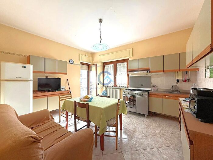 Appartamento quadrilocale in vendita in Via Ferdinando Magellano, Catanzaro