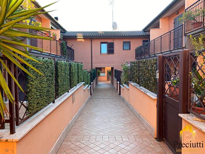 Casa bilocale in affitto in Via degli Estensi, Pisana Bravetta, Roma