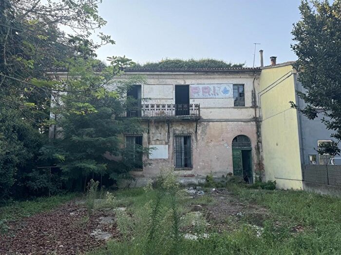 Casa con 5 locali in vendita in Ravenna