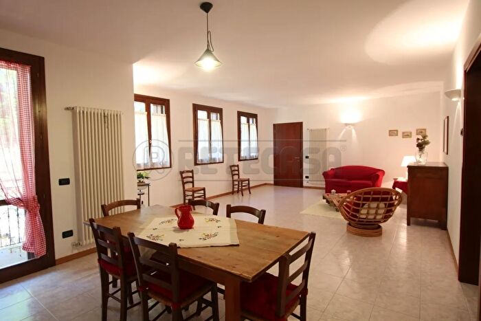 Casa con 7 locali in affitto in Via San Rocco, Arcugnano