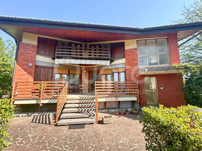 Casa con 18 locali in vendita in Via Garibaldi, Pagnacco