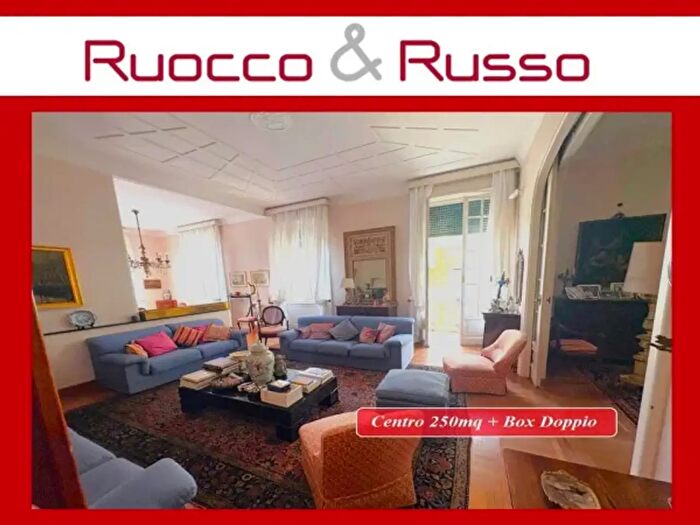 Appartamento con 6 locali in vendita in Via Goffredo Mameli, Genova