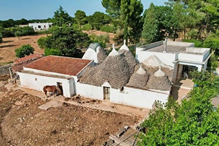 Casa con 6 locali in vendita in Alberobello