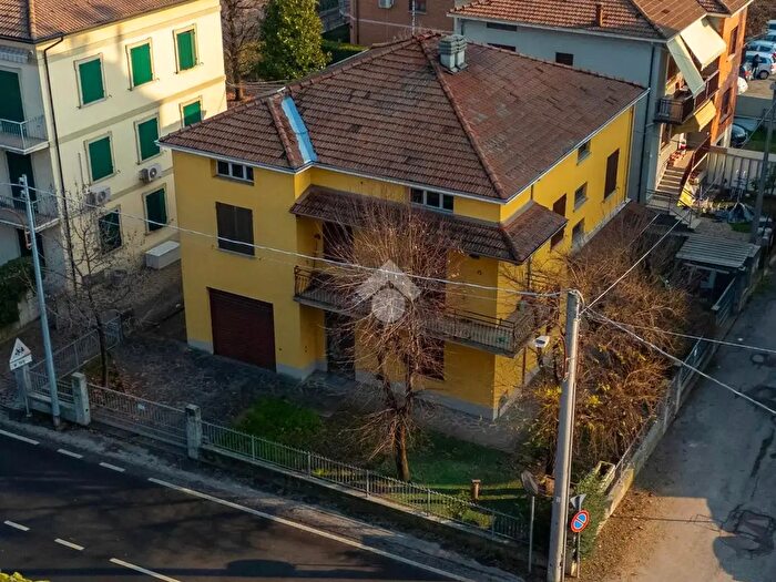 Casa con 8 locali in vendita in Via dei Mille, Montecchio Emilia