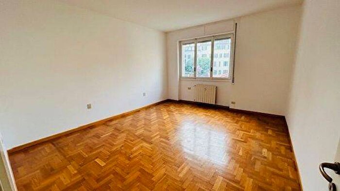 Appartamento trilocale in affitto in Via Achille Maiocchi, Morgagni, Milano