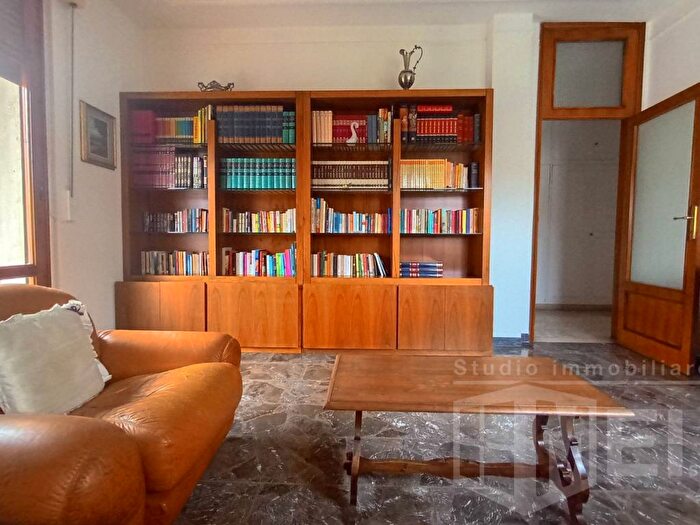 Appartamento trilocale in affitto in Viale Cassa Di Risparmio, Calzabigi, Livorno