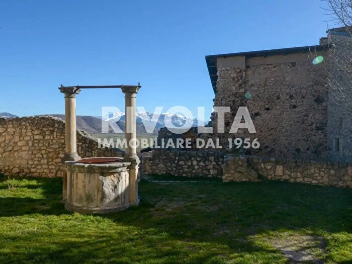 Casa con 6 locali in vendita in Via del Municipio, Navelli