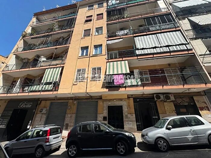 Appartamento trilocale in vendita in Via Astore Ludovico Antonio, Napoli