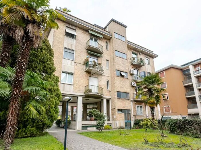 Appartamento trilocale in affitto in Viale Renato Serra, Milano