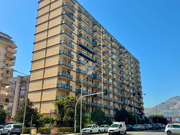 Appartamento trilocale in vendita in Via a De Gasperi, Palermo