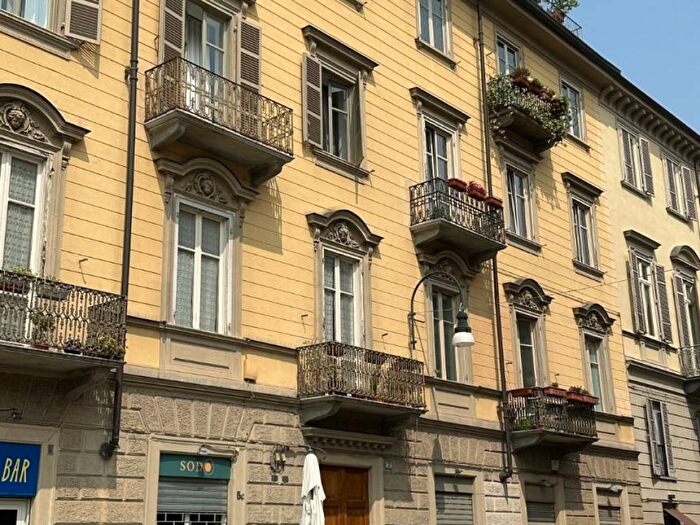 Appartamento monolocale in affitto in Via Giambattista Bodoni, Via Roma, Torino
