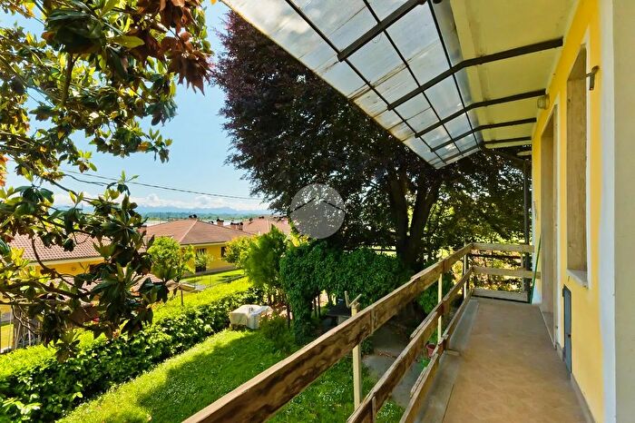 Casa con 8 locali in vendita in Str Orti, Bra