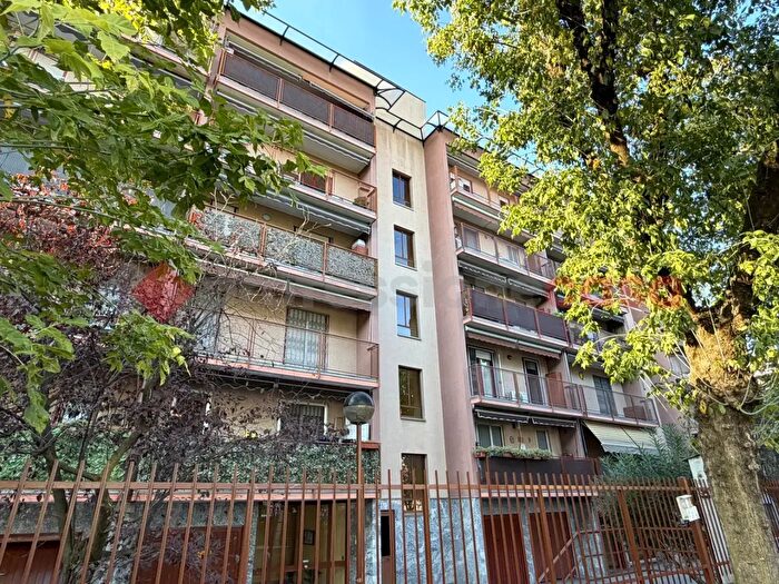 Appartamento trilocale in vendita in Via Italia, Cesano Boscone