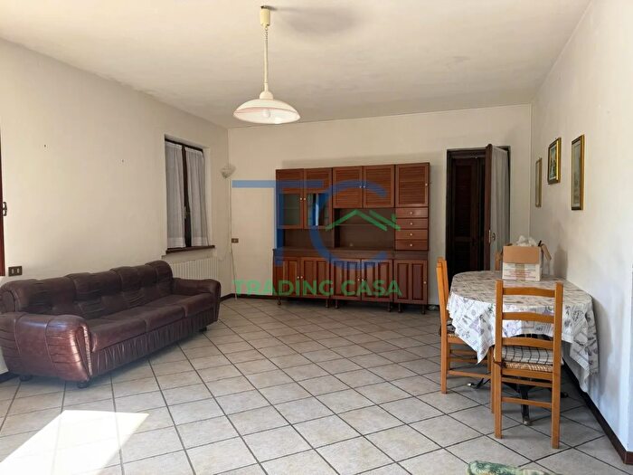 Appartamento trilocale in vendita in Via Genova, Corte Brugnatella