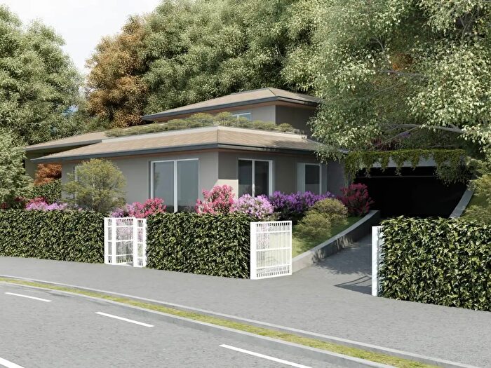 Casa con 6 locali in vendita in Strada Privata del Golf, Carimate