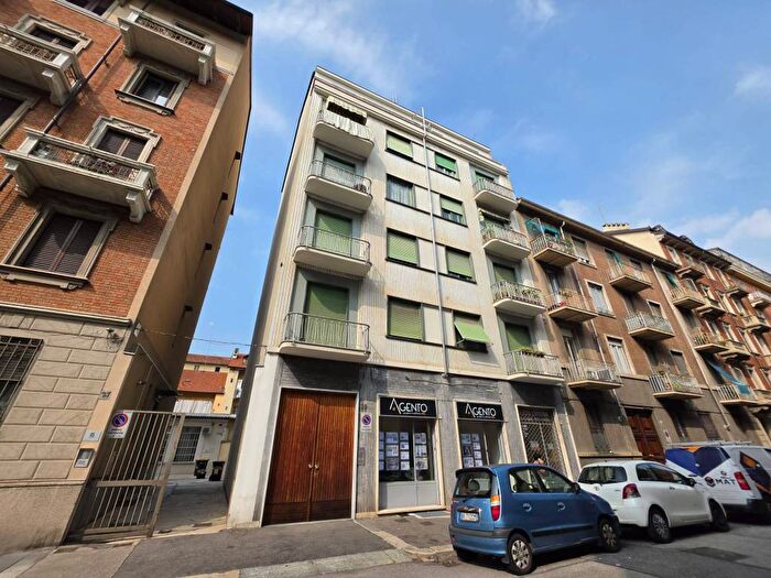 Appartamento trilocale in affitto in Via Domodossola, Parella, Torino