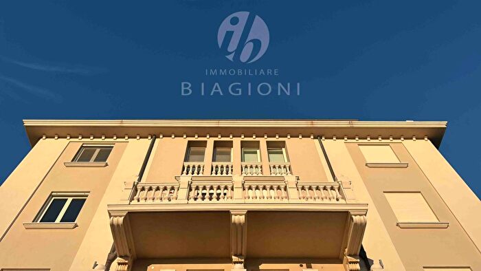 Appartamento trilocale in vendita in Camaiore