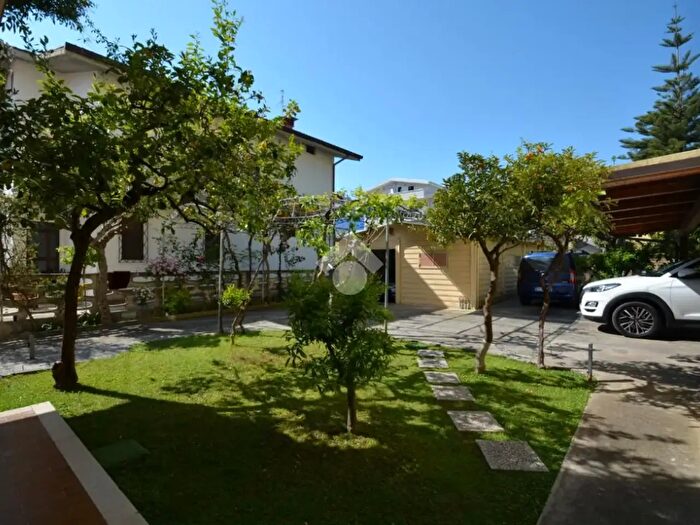 Appartamento trilocale in vendita in Via Lago Maggiore, Montesilvano