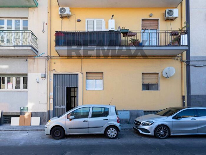 Casa trilocale in affitto in Via Vezzosi, Picanello, Catania