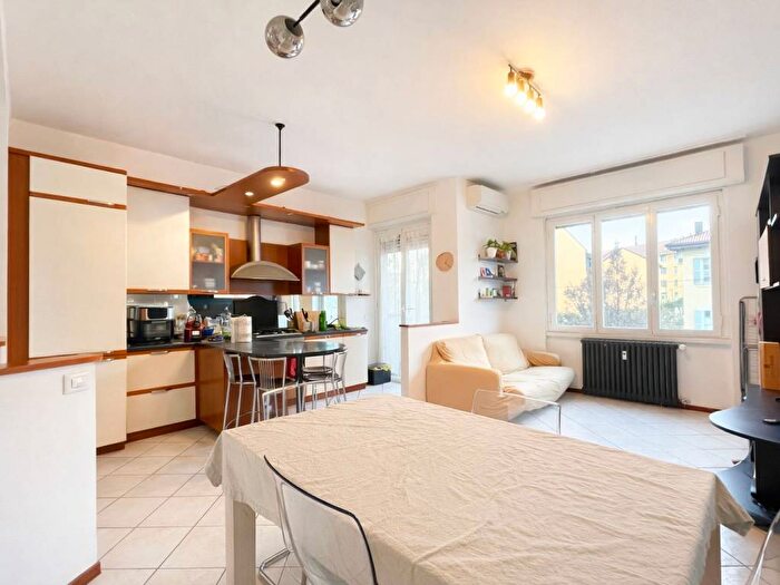 Appartamento trilocale in affitto in Via Domenico Berra, Crescenzago, Milano