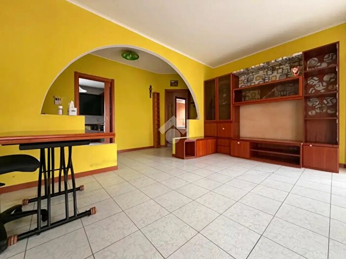 Appartamento trilocale in vendita in Piazza Sandro Pertini, Pessano Con Bornago
