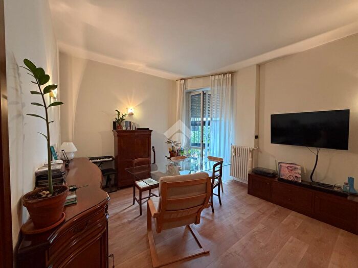 Appartamento trilocale in affitto in Via Angelo del Bon, Milano