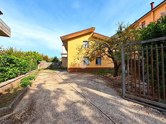 Casa trilocale in vendita in Via San Rocco, Santa Lucia Di Serino