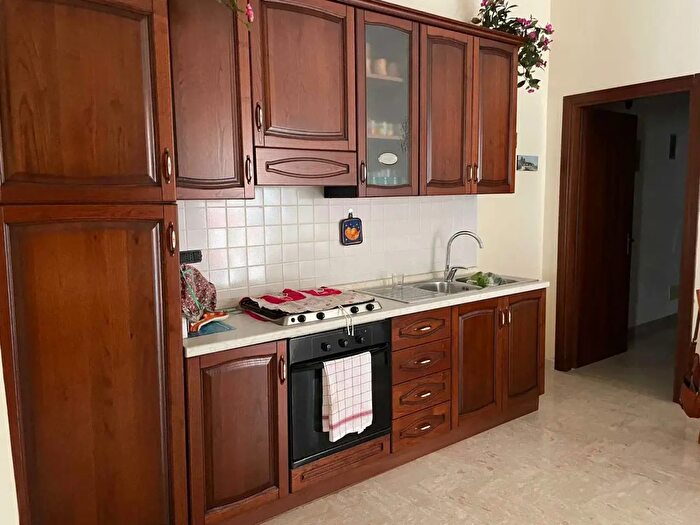 Appartamento con 5 locali in vendita in Via Napoli, Mondragone