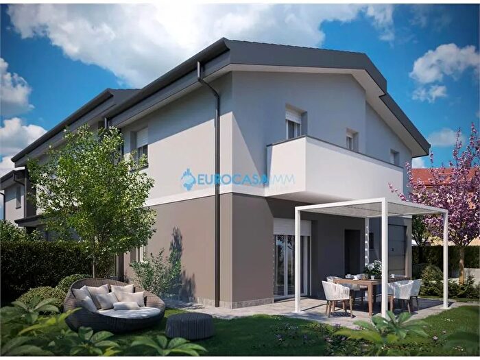 Casa quadrilocale in vendita in Via Budrione Migliarina Ovest Carpi Mo, Carpi