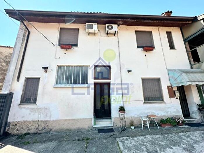Casa con 6 locali in vendita in Via Giacomo Mondini, Azzanello