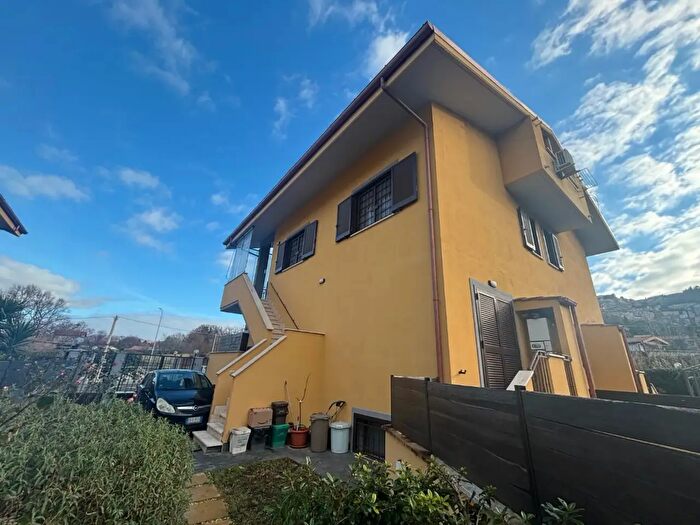 Appartamento trilocale in vendita in Via delle Calcare, Rocca Di Papa