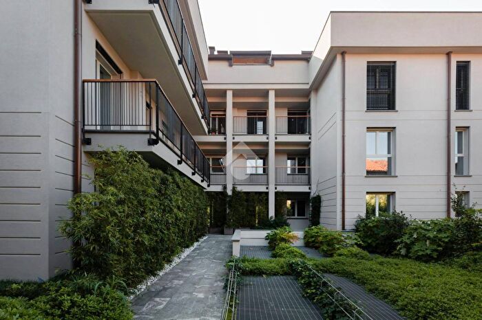 Appartamento con 6 locali in vendita in Piazza Visconti, Rho