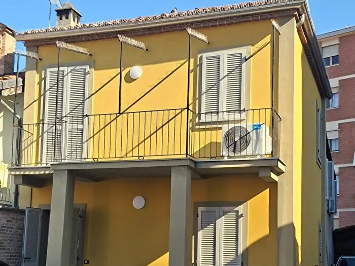 Casa quadrilocale in affitto in Via Urbano Rattazzi, Alba