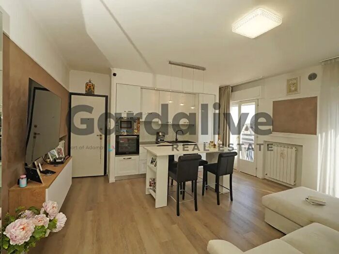 Appartamento trilocale in vendita in Via San Martino della Battaglia, Sirmione