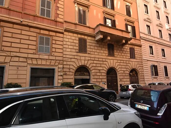 Appartamento trilocale in vendita in Via Villafranca, Roma