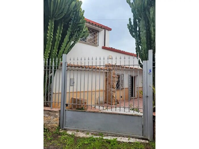 Appartamento trilocale in vendita in Via Jacopo da Lentini, Palermo